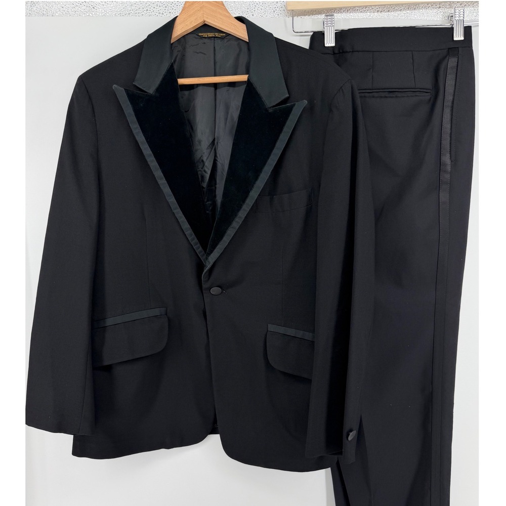 Vtg Palm Beach Formals Kensington Mens Tuxedo Suit 42S Black Velvet Peak Lapel